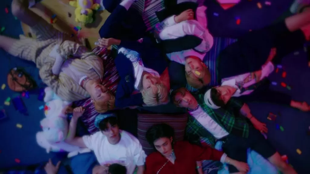 دانلود آهنگ جدید Stray Kids به نام DOMINO